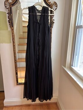 Vintage Vanity Fair Sheer Black Pleated Sleeveless
Peignoir Lingerie Robe | 34